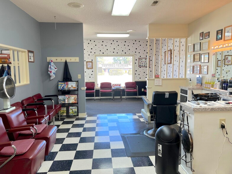 698 E New Hope Rd, Goldsboro, NC for sale - Interior Photo - Image 3 of 19