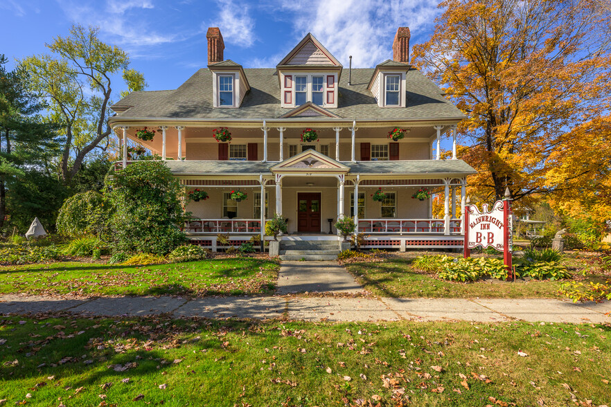 518 Main St, Great Barrington, MA for sale - Building Photo - Image 1 of 64