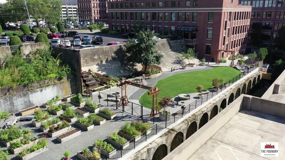 235 Promenade St, Providence, RI à louer - Vidéo sur l’inscription commerciale - Image 2 de 32