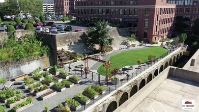 235 Promenade St, Providence, RI à louer - Vidéo sur l’inscription commerciale 