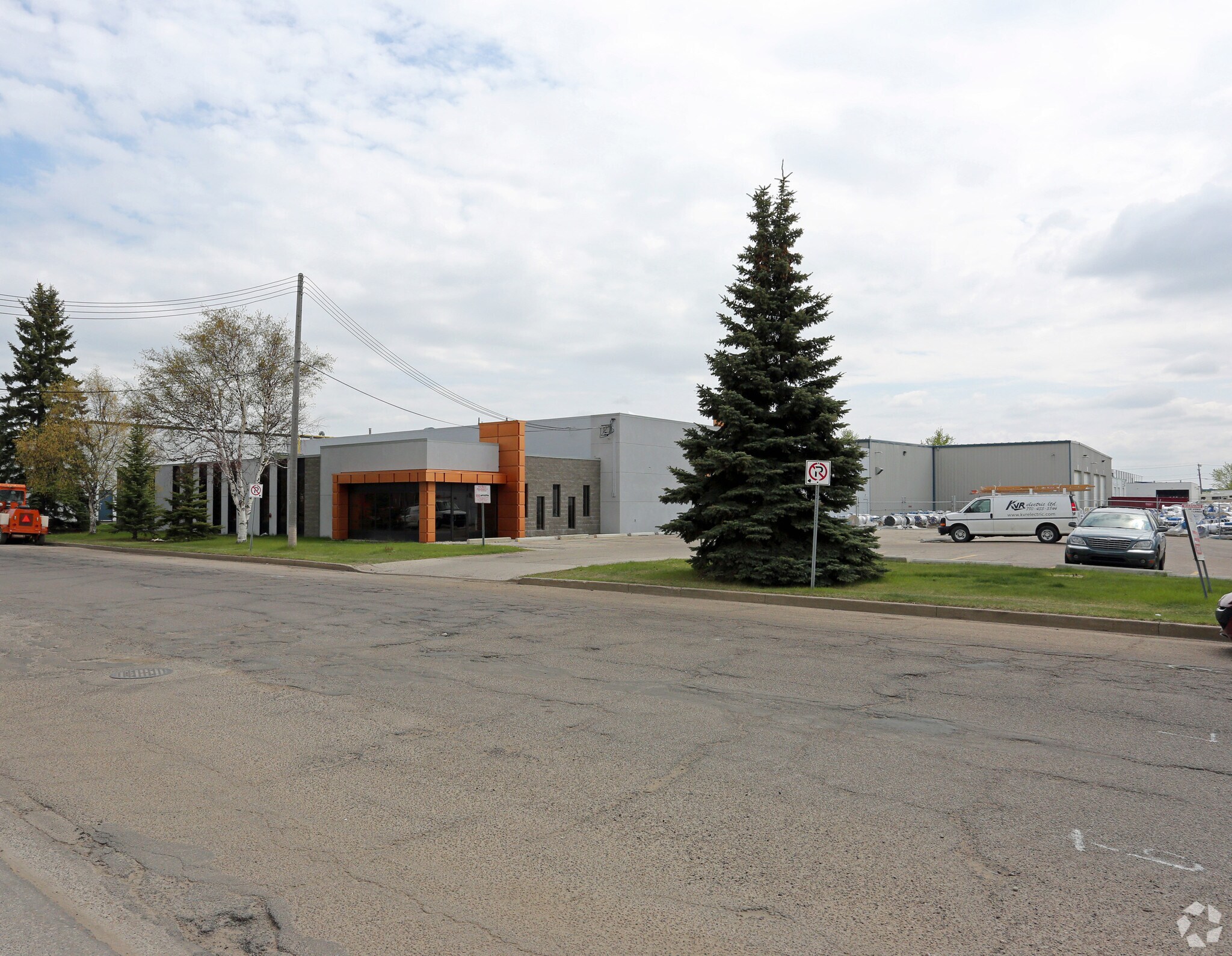 9835 42nd Ave NW, Edmonton, AB for sale Primary Photo- Image 1 of 1