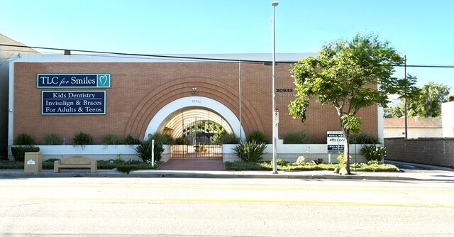 20933 Devonshire St, Chatsworth, CA à vendre Photo du bâtiment- Image 1 de 1