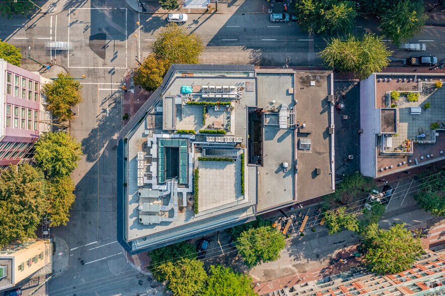 91-99 Powell St, Vancouver, BC à louer - Photo du bâtiment - Image 3 de 8