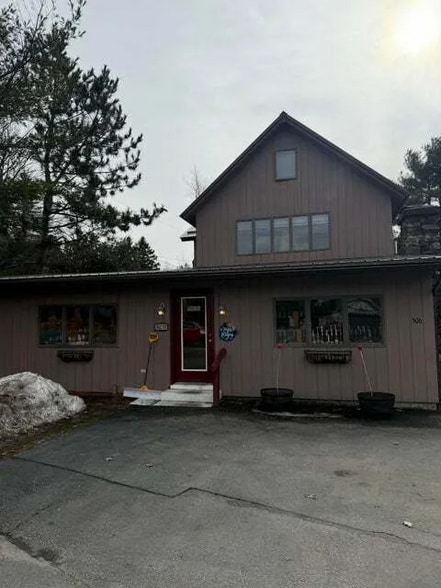 506 Lake Flower Ave, Saranac Lake, NY à vendre - Photo principale - Image 1 de 7