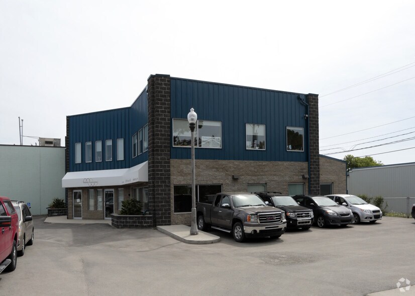 207 39th Ave NE, Calgary, AB à vendre - Photo du bâtiment - Image 2 de 4
