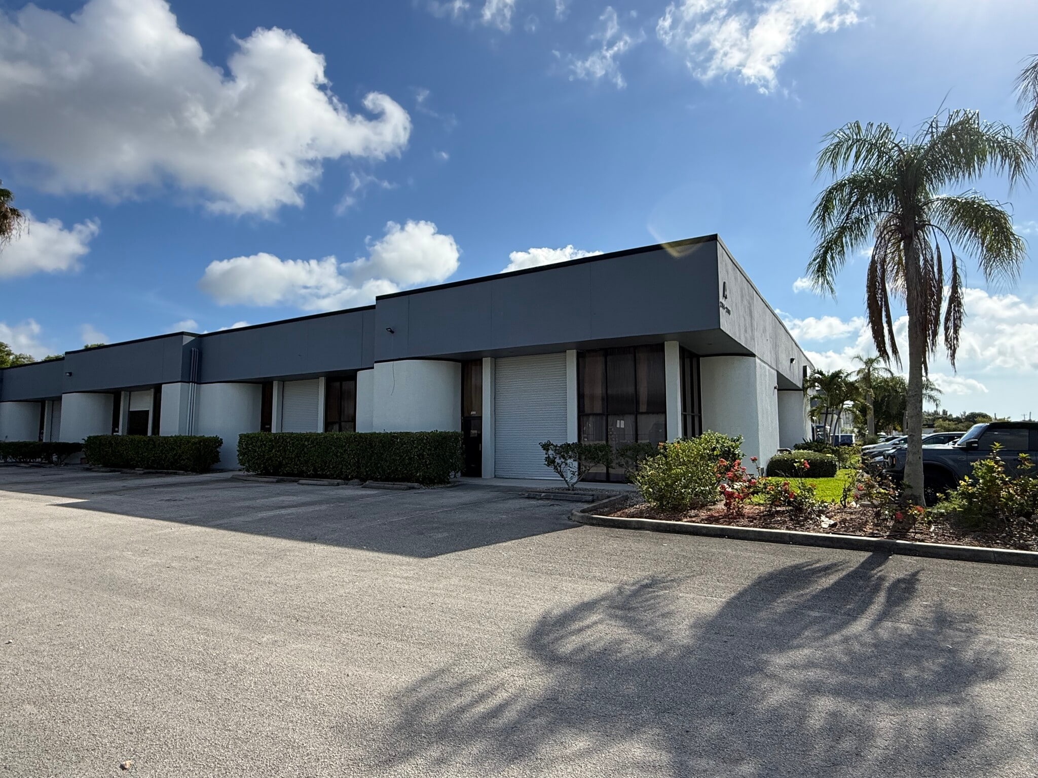 2801-2847 SE Monroe St, Stuart, FL for lease Building Photo- Image 1 of 12
