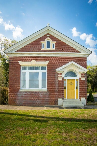 4322 Capeville Dr, Cape Charles, VA for sale - Primary Photo - Image 1 of 27