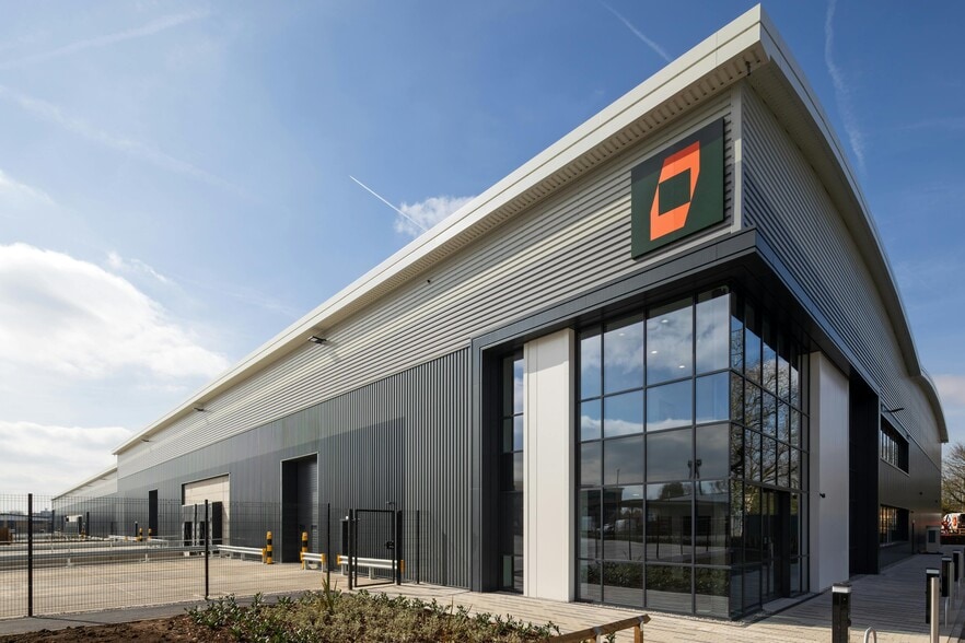 T80 Warrington Rd, Warrington à louer - Photo du bâtiment - Image 3 de 14