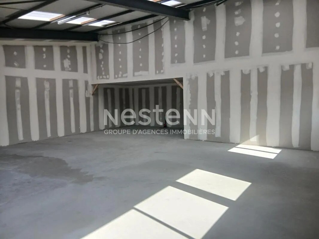 Retail in Auray for lease Interior Photo- Image 1 of 5