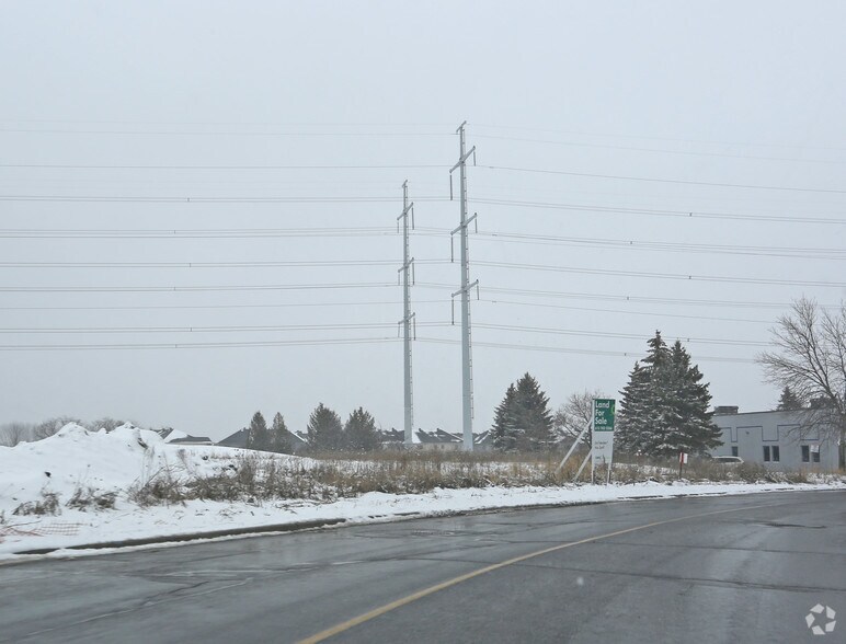 130 Michael Cowpland Dr, Ottawa, ON à vendre - Photo du bâtiment - Image 2 de 7