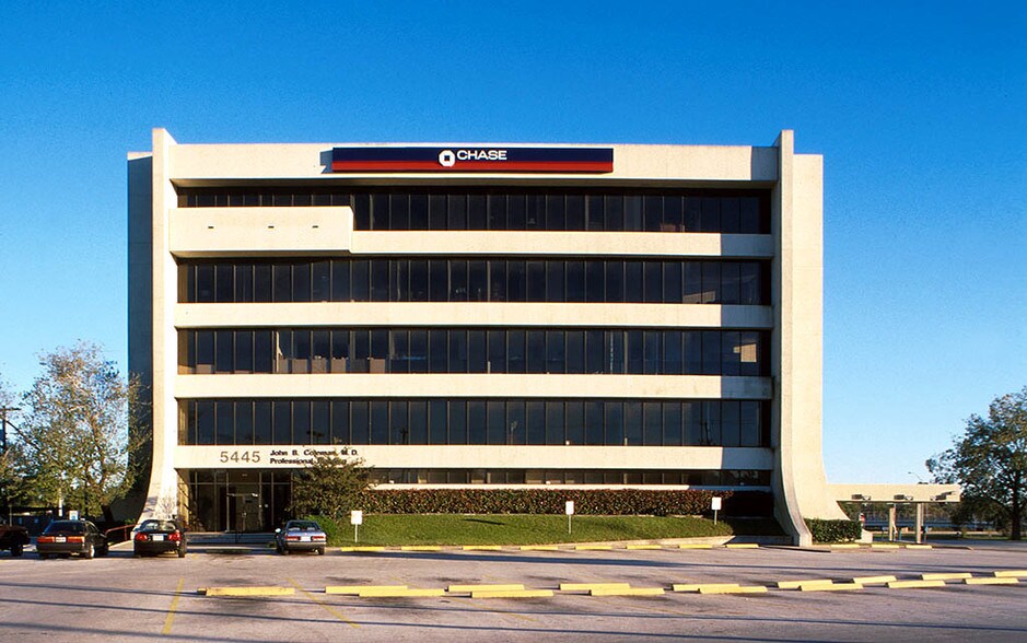 5445 Almeda Rd, Houston, TX à louer - Photo du bâtiment - Image 2 de 5