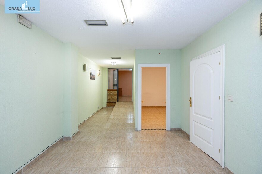 Retail in Granada for sale - Interior Photo - Image 3 of 14