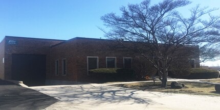 2575-2577 United Ln, Elk Grove Village, IL for lease Building Photo- Image 1 of 2