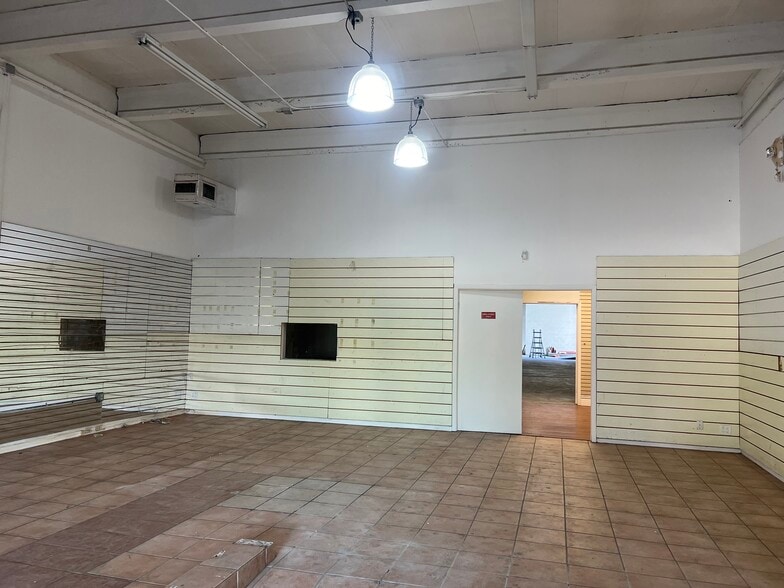 570-574 NW 26th St, Miami, FL for lease - Building Photo - Image 2 of 5