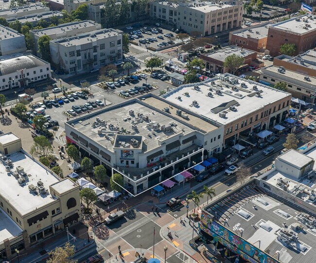 Plus de détails pour 220 E 4th St, Santa Ana, CA - Commerce de détail à louer