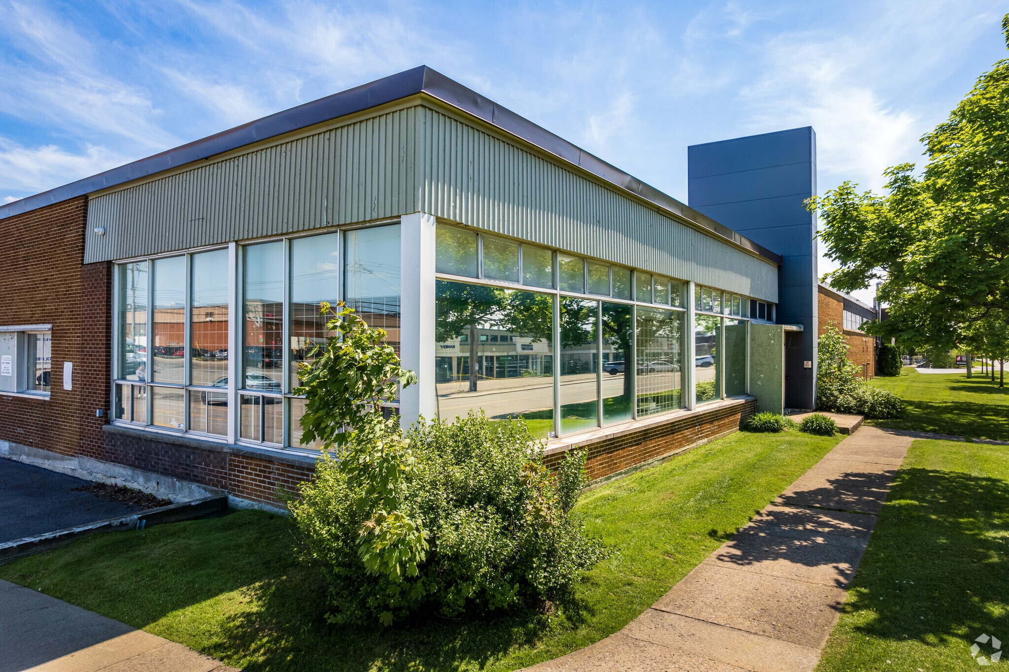 5600-5620 Rue Ferrier, Mt Royal, QC for lease Building Photo- Image 1 of 6