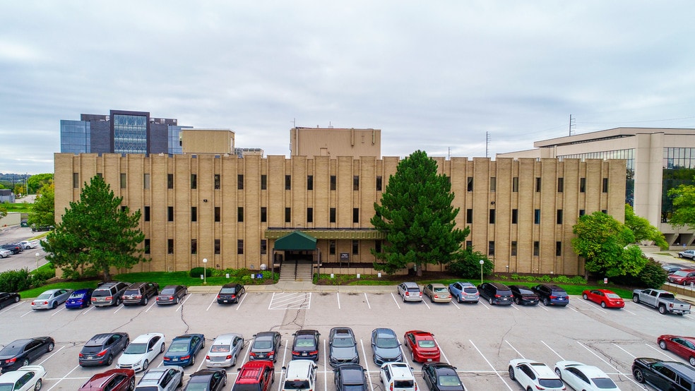 7101 Mercy Rd, Omaha, NE for sale - Primary Photo - Image 1 of 1