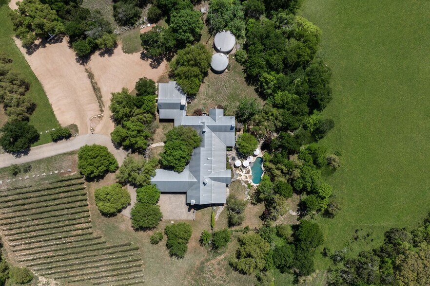 18059A Ranch to Market Road 1826, Driftwood, TX à vendre - Photo du bâtiment - Image 3 de 64