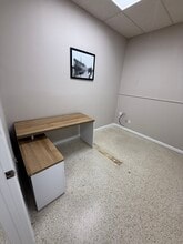 6818-6824 S Manhattan Ave, Tampa, FL for lease Interior Photo- Image 1 of 3