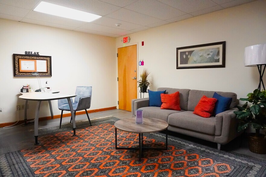 304 Federal Rd, Brookfield, CT à louer - Photo du bâtiment - Image 2 de 7