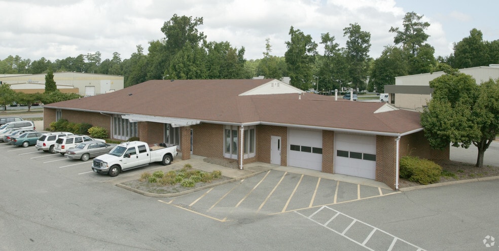 704 City Center Blvd, Newport News, VA for lease - Building Photo - Image 2 of 3