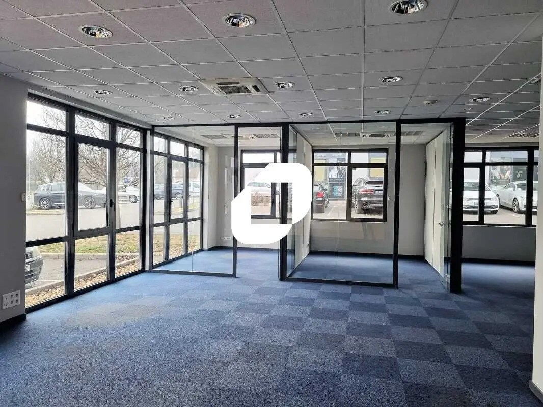 Office in Villefranche-sur-Saône for lease Interior Photo- Image 1 of 8