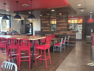 Plus de détails pour 2000 Sycamore Rd, Dekalb, IL - Commerce de détail à louer