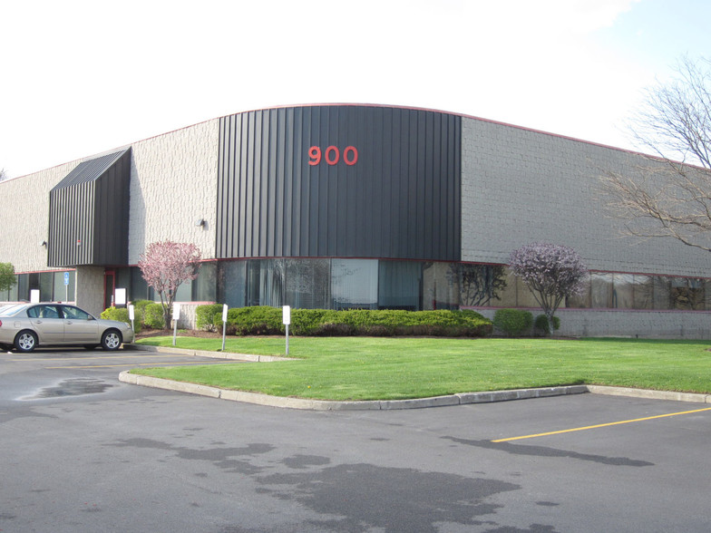 900 Corporate Blvd, Newburgh, NY à louer - Photo du bâtiment - Image 2 de 18