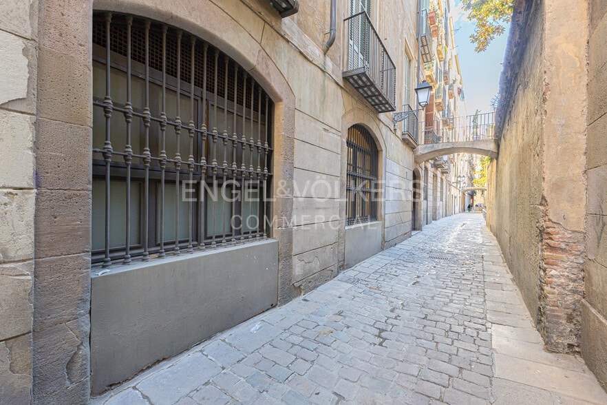 Retail in Barcelona, Barcelona for lease - Building Photo - Image 2 of 8