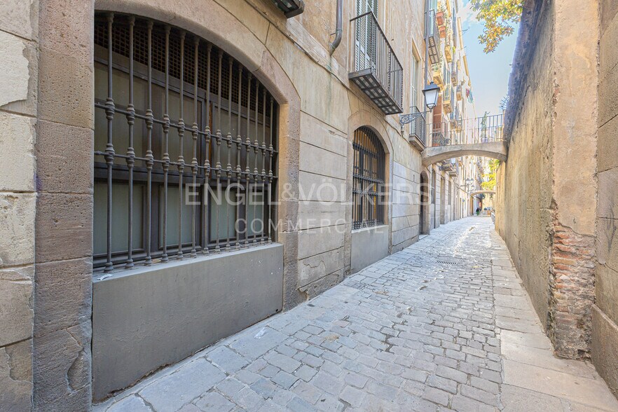 Commerce de détail dans Barcelone, Barcelona à louer - Photo du bâtiment - Image 2 de 8