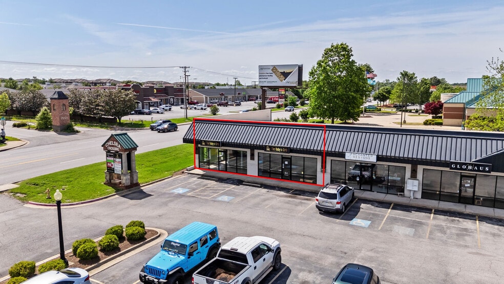 2212 S Walton Blvd, Bentonville, AR à louer - Photo du bâtiment - Image 2 de 7