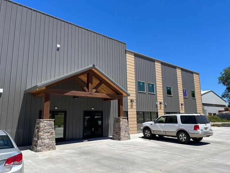 1944 Airport Rd, Rifle, CO à louer - Photo du bâtiment - Image 3 de 13