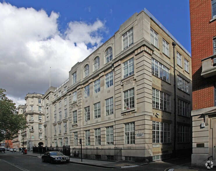 242-246 High Holborn, Londres à louer - Photo du bâtiment - Image 1 de 17