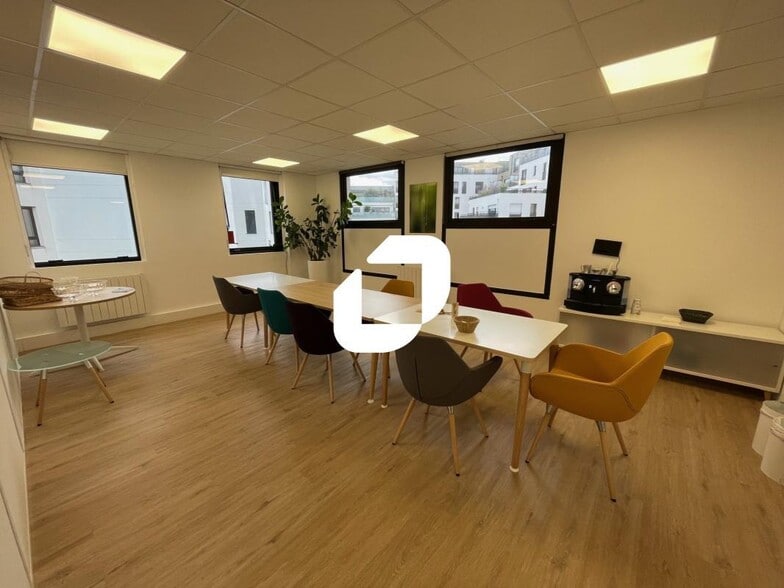 87-89 Rue Du Gouverneur Général Félix Eboue, Issy-les-Moulineaux for lease - Interior Photo - Image 3 of 8