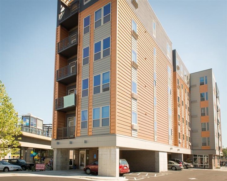 2220 E Lake St, Minneapolis, MN à louer - Photo du bâtiment - Image 3 de 21