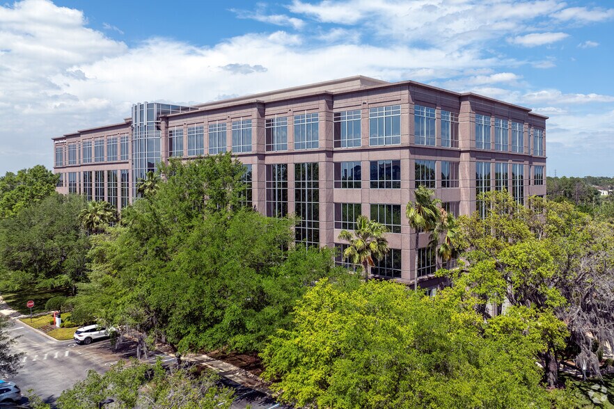 610 Crescent Executive Ct, Lake Mary, FL à louer - Photo du bâtiment - Image 3 de 7