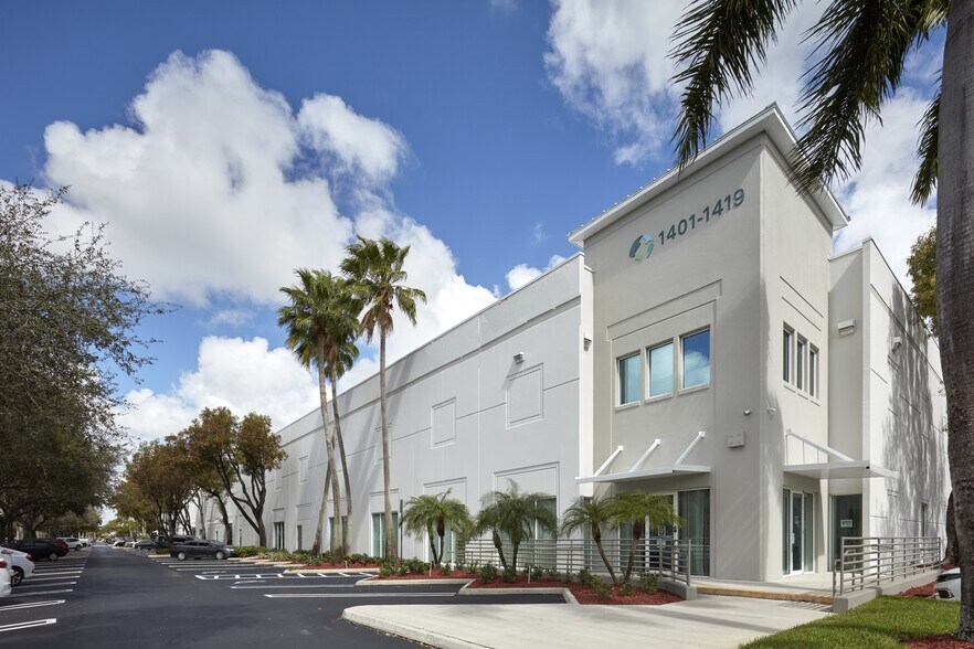1401-1419 NW 84th Ave, Miami, FL à louer - Photo du bâtiment - Image 2 de 2