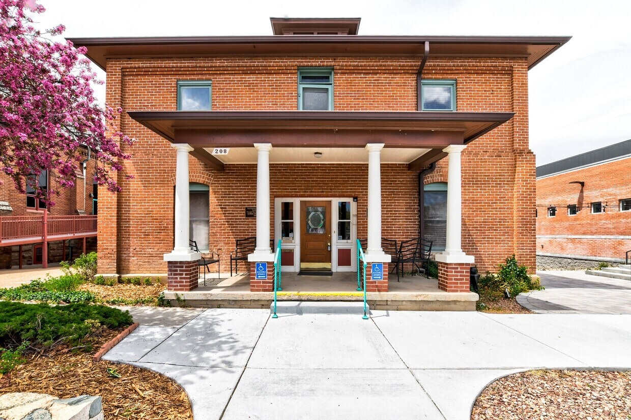 202 N Marina St, Prescott, AZ for lease Primary Photo- Image 1 of 11