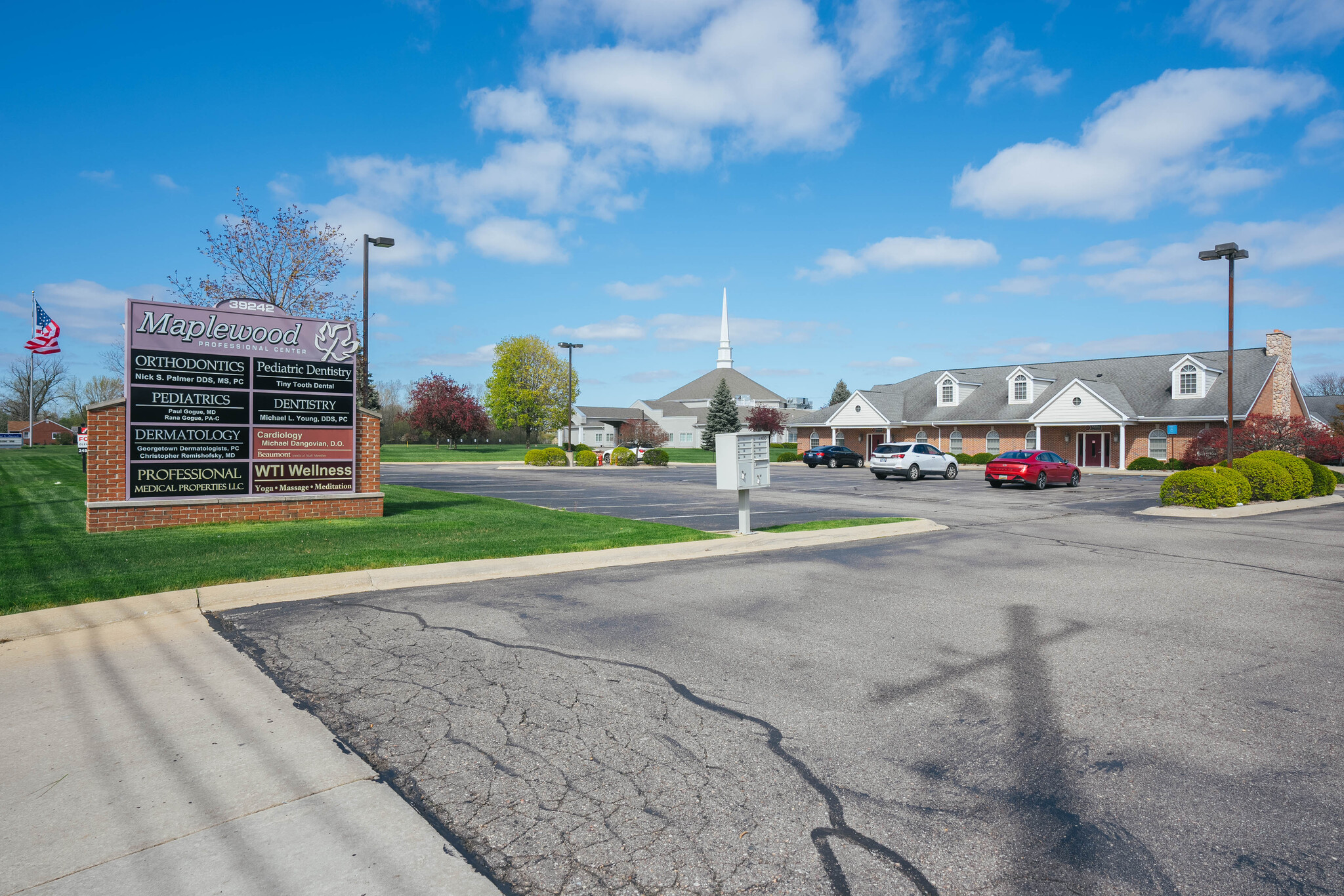 39242 Dequindre Rd, Sterling Heights, MI à vendre Photo du bâtiment- Image 1 de 13