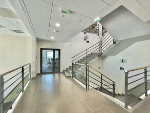 Office in Aix-en-Provence for lease Interior Photo- Image 2 of 2