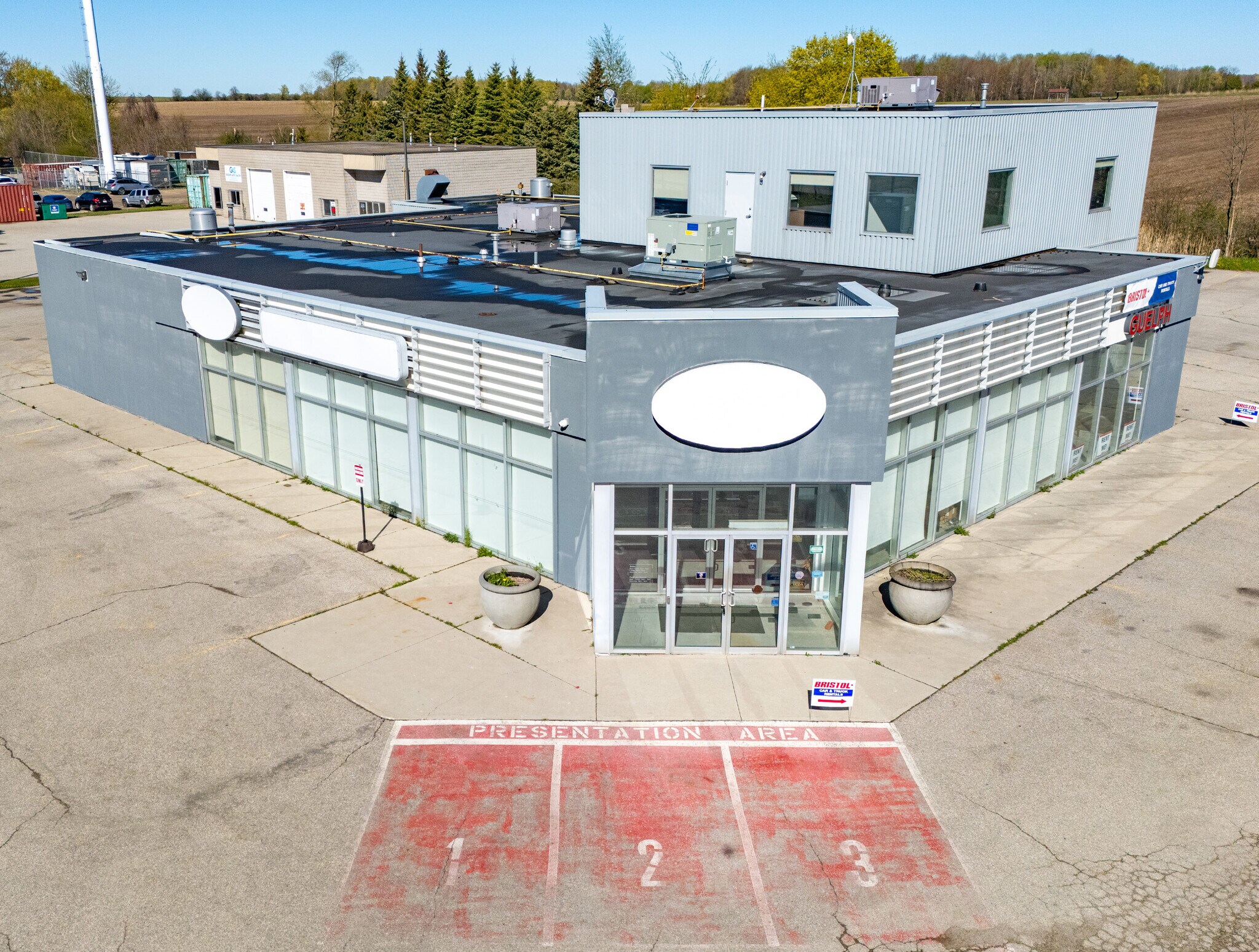1 Malcolm Rd, Guelph, ON à louer Photo du bâtiment- Image 1 de 8