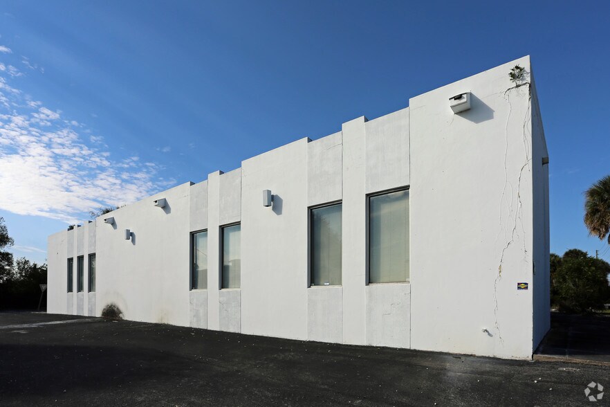 3501 Orange Ave, Fort Pierce, FL à vendre - Photo du bâtiment - Image 2 de 14