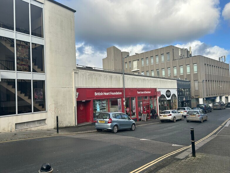 1 Calenick St, Truro à louer - Photo du bâtiment - Image 2 de 2