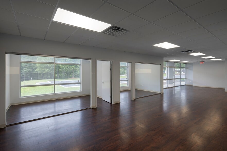 3640 Royal South Pky, Atlanta, GA for sale - Interior Photo - Image 2 of 7