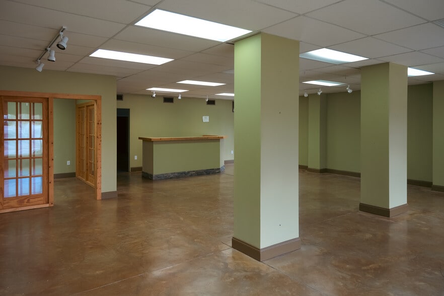 12 Sevier St, Greenville, SC for lease - Interior Photo - Image 2 of 8