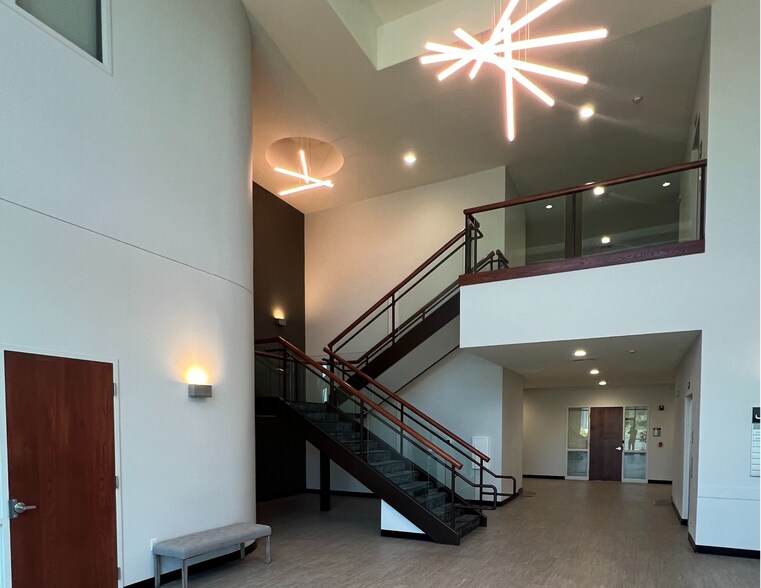 5709 W Sunset Hwy, Spokane, WA for lease - Building Photo - Image 2 of 5