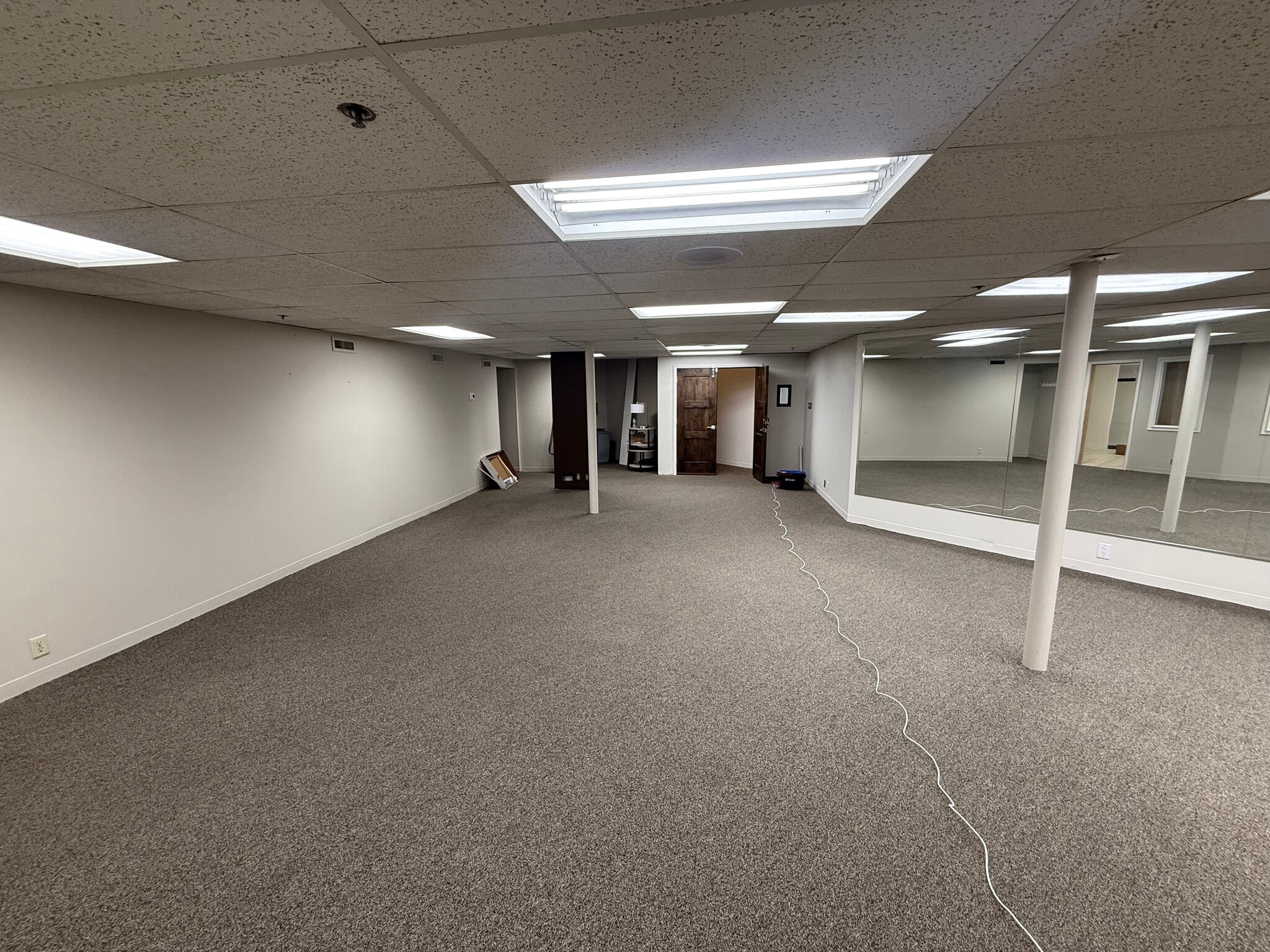 2163 E 3300 S, Salt Lake City, UT for lease Interior Photo- Image 1 of 4