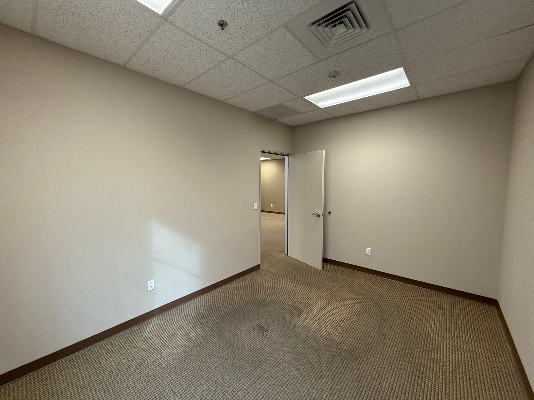 2601 N 11th Ave, Hanford, CA for lease Building Photo- Image 1 of 6