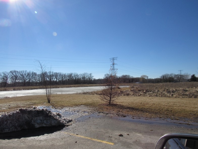 1550 Fox Ridge Dr, Fond Du Lac, WI for sale - Building Photo - Image 2 of 7