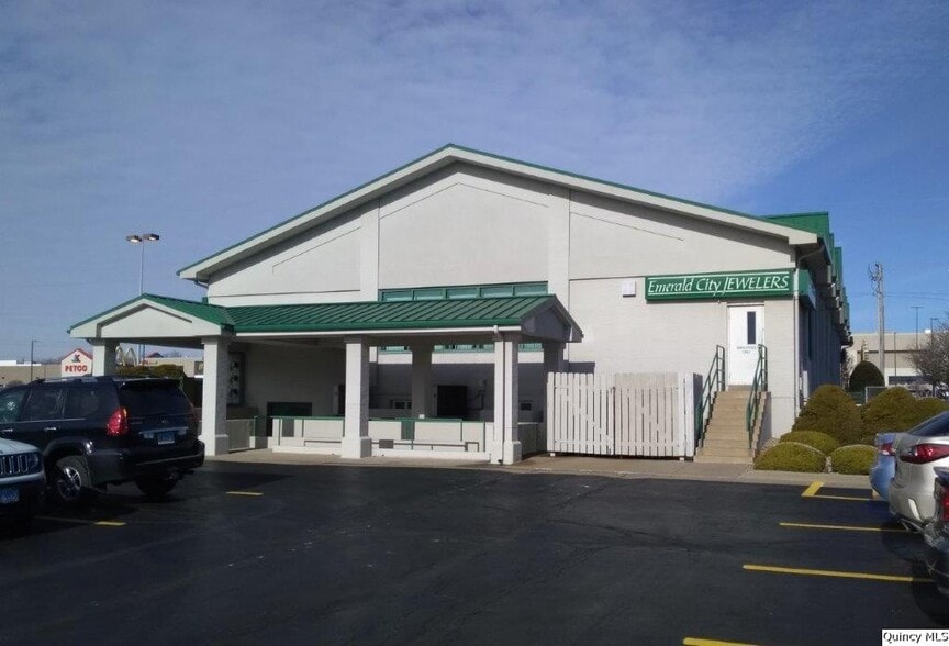 3236 Broadway St, Quincy, IL for lease - Building Photo - Image 3 of 4